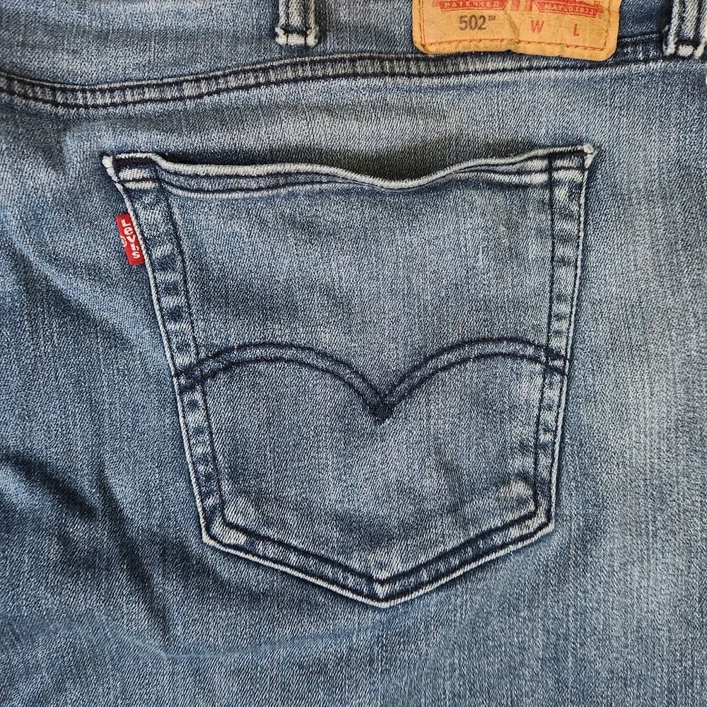 Levi's 502 Jeans Men's 46x30 Medium Wash Relaxed Taper Big Tall Distressed‎
